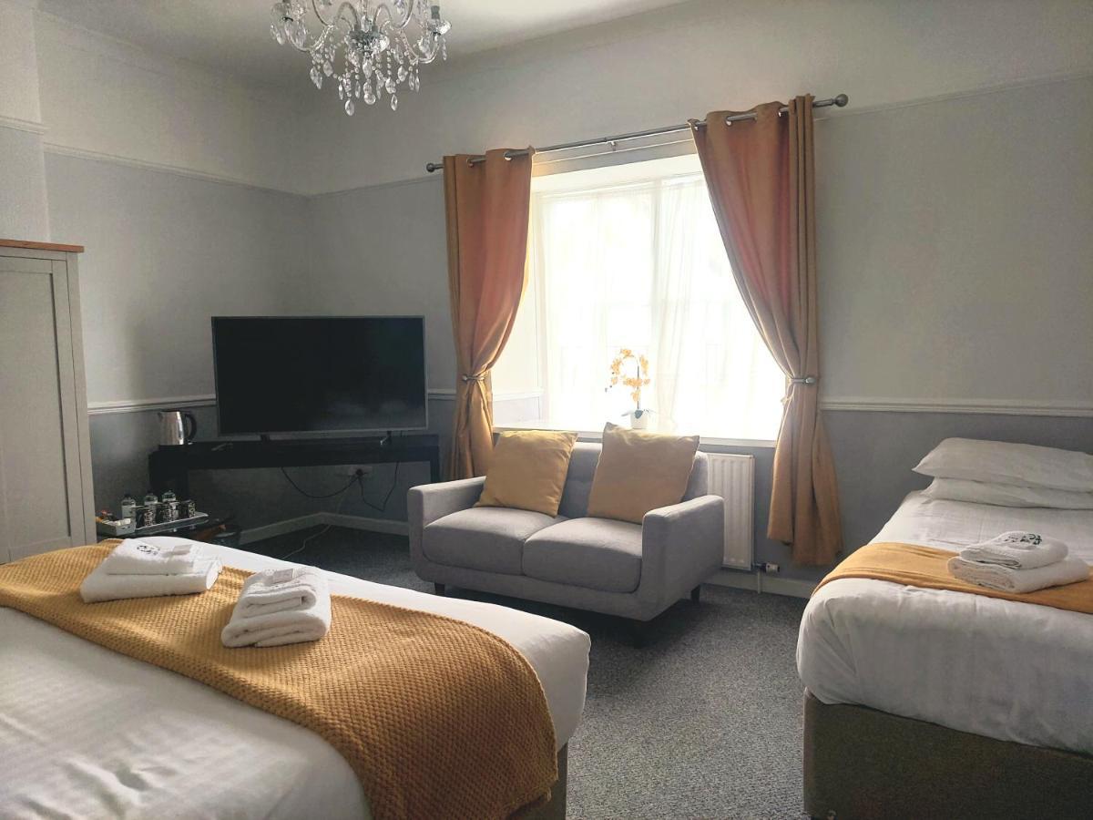 The Black Lion Royal Hotel Lampeter Exteriér fotografie