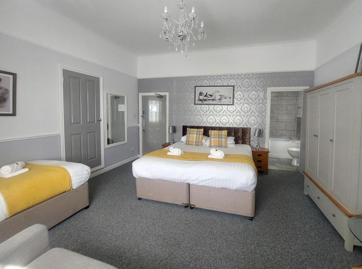 The Black Lion Royal Hotel Lampeter Exteriér fotografie