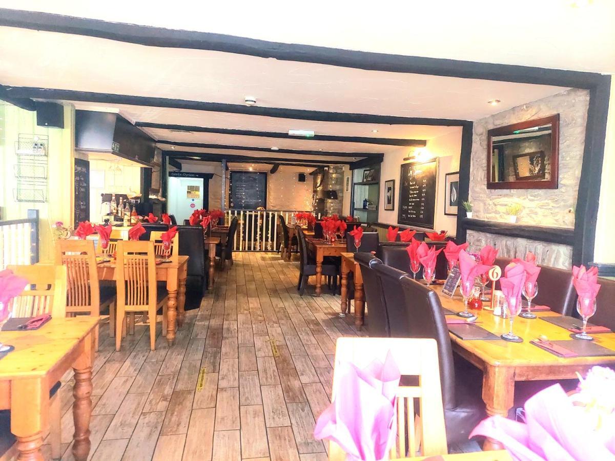 The Black Lion Royal Hotel Lampeter Exteriér fotografie