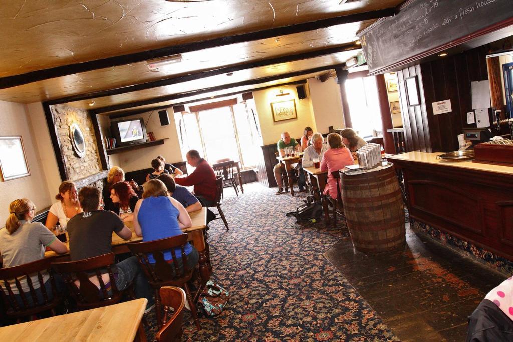 The Black Lion Royal Hotel Lampeter Exteriér fotografie