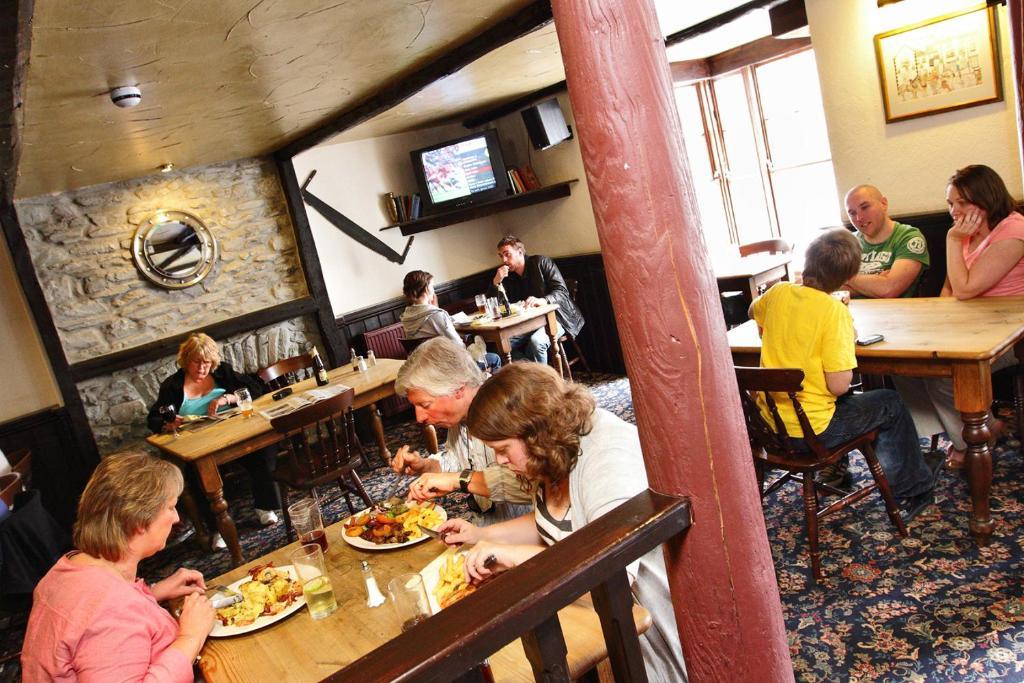 The Black Lion Royal Hotel Lampeter Exteriér fotografie