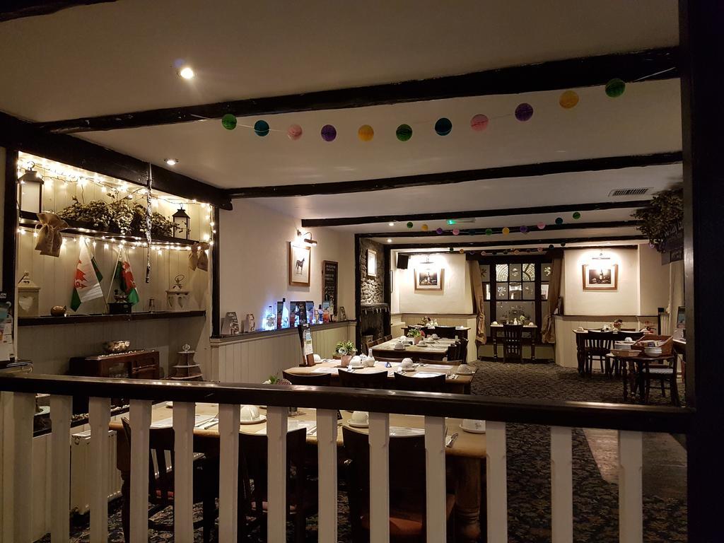 The Black Lion Royal Hotel Lampeter Exteriér fotografie